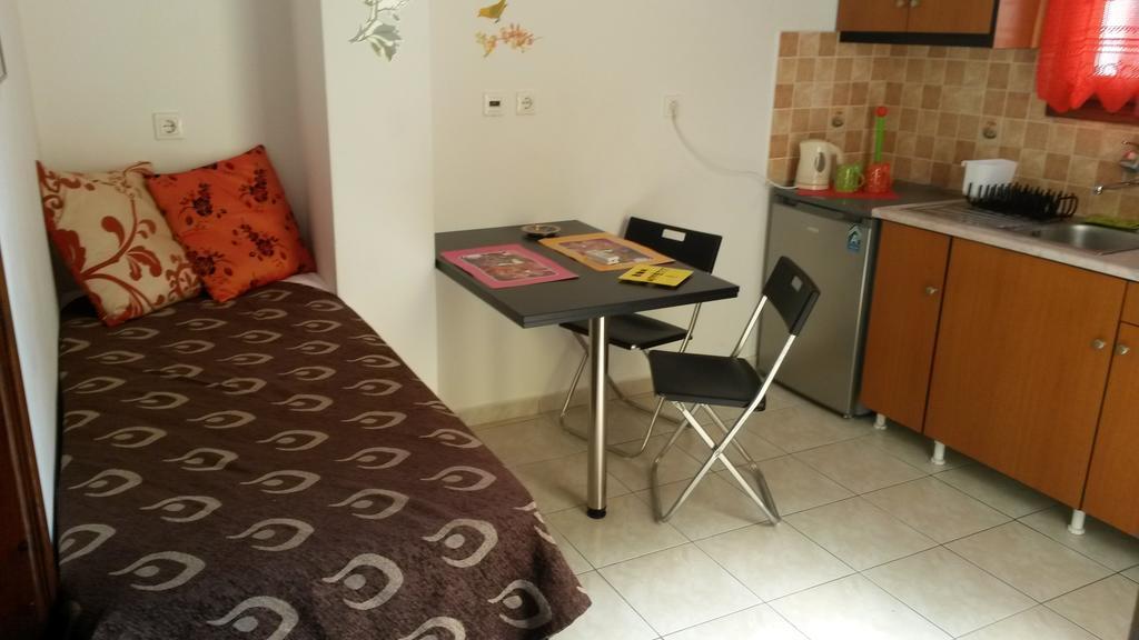 קרטראדוס Vazeos Apartments חדר תמונה