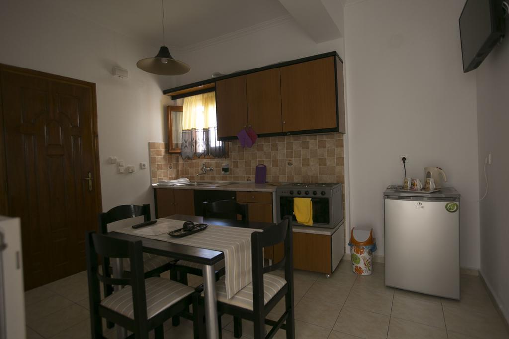 קרטראדוס Vazeos Apartments מראה חיצוני תמונה